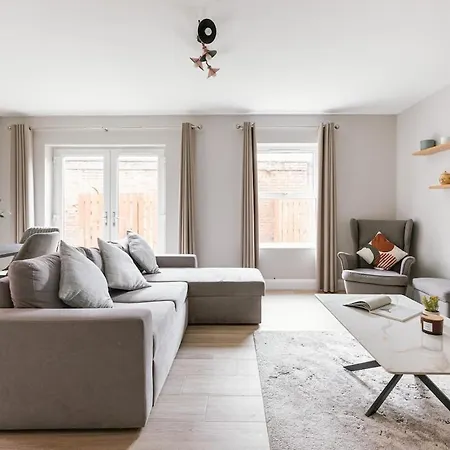 Luxurious 2 Bedroom City Centre Apartment Walking Distance To Everything Sleeps 6 Belfast Exterior photo