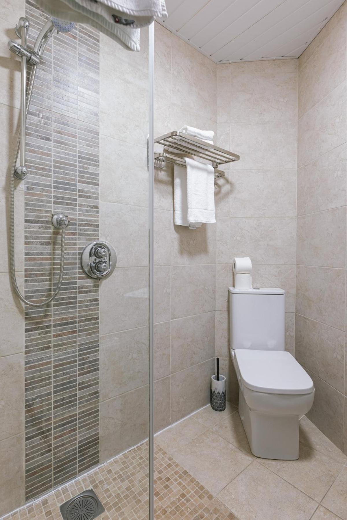Luxurious 2 Bedroom Centre Walking Distance To Everything Sleeps 6 Apartamento